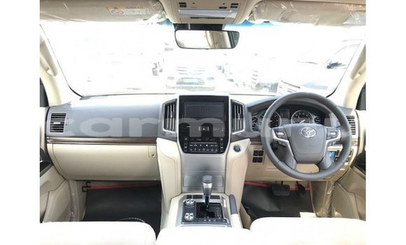 Buy Import Toyota Land Cruiser White Car in Import - Dubai in Region of Bouenza Buy Import Toyota Land Cruiser White Car in Import - Dubai in Region of Bouenza