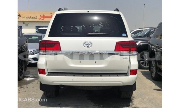 Buy Import Toyota Land Cruiser White Car in Import - Dubai in Region of Bouenza Buy Import Toyota Land Cruiser White Car in Import - Dubai in Region of Bouenza