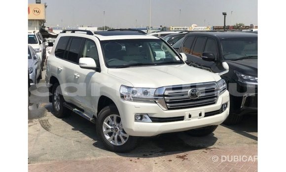 Buy Import Toyota Land Cruiser White Car in Import - Dubai in Region of Bouenza Buy Import Toyota Land Cruiser White Car in Import - Dubai in Region of Bouenza