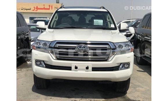 Buy Import Toyota Land Cruiser White Car in Import - Dubai in Region of Bouenza Buy Import Toyota Land Cruiser White Car in Import - Dubai in Region of Bouenza