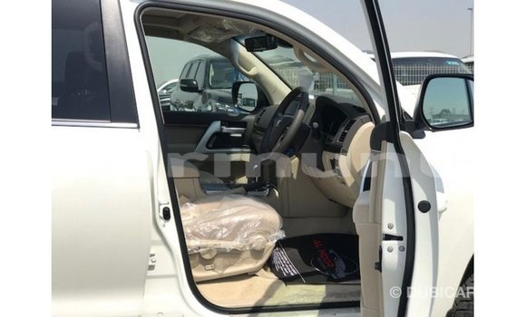 Buy Import Toyota Land Cruiser White Car in Import - Dubai in Region of Bouenza Buy Import Toyota Land Cruiser White Car in Import - Dubai in Region of Bouenza