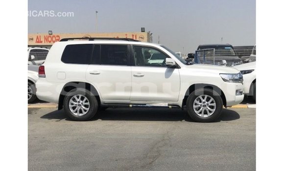 Buy Import Toyota Land Cruiser White Car in Import - Dubai in Region of Bouenza Buy Import Toyota Land Cruiser White Car in Import - Dubai in Region of Bouenza