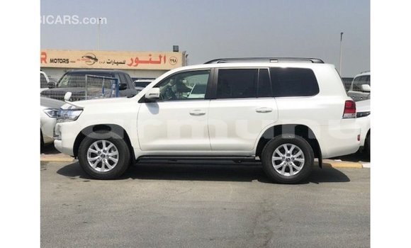 Buy Import Toyota Land Cruiser White Car in Import - Dubai in Region of Bouenza Buy Import Toyota Land Cruiser White Car in Import - Dubai in Region of Bouenza