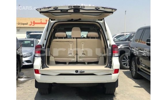 Buy Import Toyota Land Cruiser White Car in Import - Dubai in Region of Bouenza Buy Import Toyota Land Cruiser White Car in Import - Dubai in Region of Bouenza