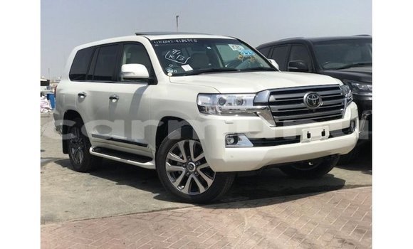 Acheter Import Voiture Toyota Land Cruiser Blanc à Import - Dubai, Région de la Bouenza Acheter Import Voiture Toyota Land Cruiser Blanc à Import - Dubai, Région de la Bouenza