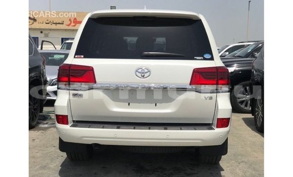 Acheter Import Voiture Toyota Land Cruiser Blanc à Import - Dubai, Région de la Bouenza Acheter Import Voiture Toyota Land Cruiser Blanc à Import - Dubai, Région de la Bouenza