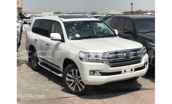 Acheter Import Voiture Toyota Land Cruiser Blanc à Import - Dubai, Région de la Bouenza Acheter Import Voiture Toyota Land Cruiser Blanc à Import - Dubai, Région de la Bouenza