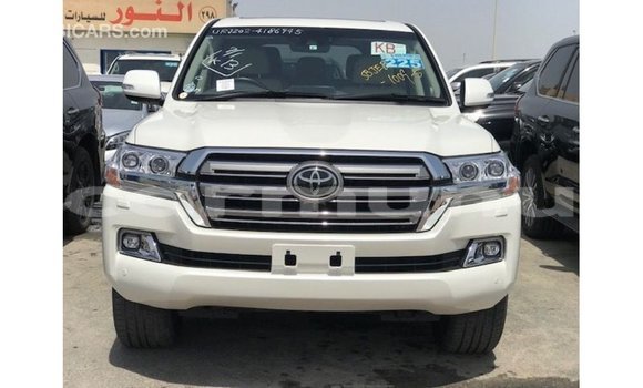 Acheter Import Voiture Toyota Land Cruiser Blanc à Import - Dubai, Région de la Bouenza Acheter Import Voiture Toyota Land Cruiser Blanc à Import - Dubai, Région de la Bouenza