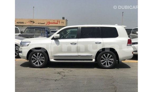 Acheter Import Voiture Toyota Land Cruiser Blanc à Import - Dubai, Région de la Bouenza Acheter Import Voiture Toyota Land Cruiser Blanc à Import - Dubai, Région de la Bouenza