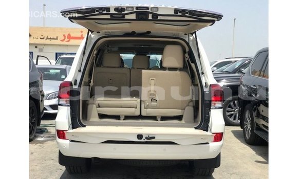 Acheter Import Voiture Toyota Land Cruiser Blanc à Import - Dubai, Région de la Bouenza Acheter Import Voiture Toyota Land Cruiser Blanc à Import - Dubai, Région de la Bouenza