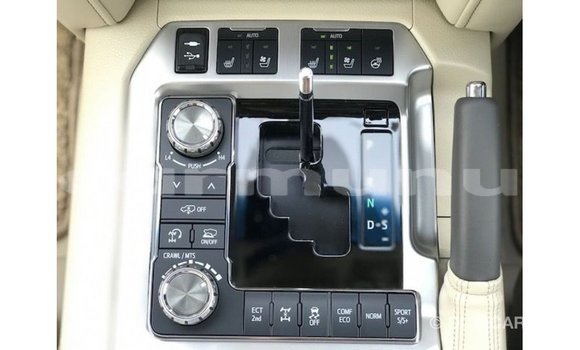 Acheter Import Voiture Toyota Land Cruiser Blanc à Import - Dubai, Région de la Bouenza Acheter Import Voiture Toyota Land Cruiser Blanc à Import - Dubai, Région de la Bouenza