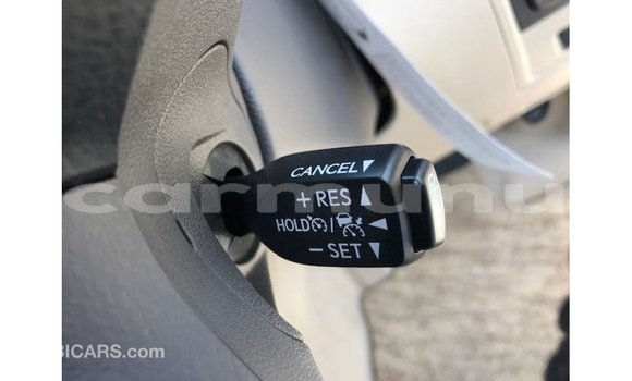 Acheter Import Voiture Toyota Land Cruiser Blanc à Import - Dubai, Région de la Bouenza Acheter Import Voiture Toyota Land Cruiser Blanc à Import - Dubai, Région de la Bouenza