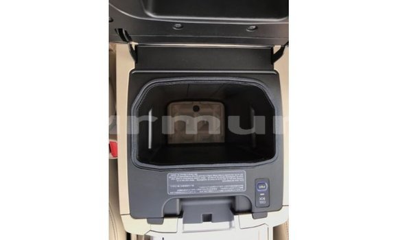 Acheter Import Voiture Toyota Land Cruiser Blanc à Import - Dubai, Région de la Bouenza Acheter Import Voiture Toyota Land Cruiser Blanc à Import - Dubai, Région de la Bouenza