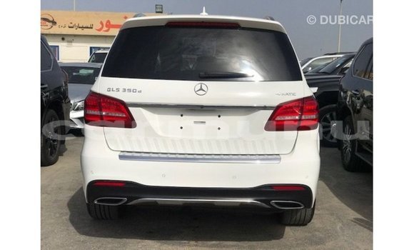 Buy Import Mercedes-Benz 190 White Car in Import - Dubai in Region of Bouenza Buy Import Mercedes-Benz 190 White Car in Import - Dubai in Region of Bouenza