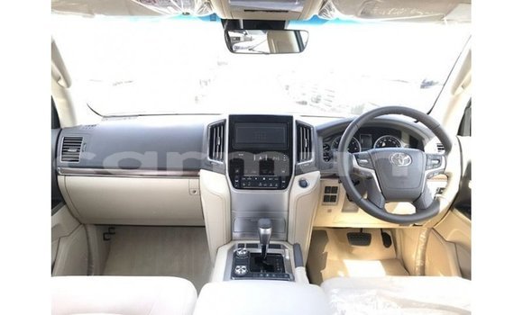 Buy Import Toyota Land Cruiser White Car in Import - Dubai in Region of Bouenza Buy Import Toyota Land Cruiser White Car in Import - Dubai in Region of Bouenza