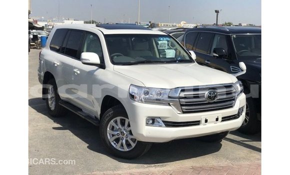 Buy Import Toyota Land Cruiser White Car in Import - Dubai in Region of Bouenza Buy Import Toyota Land Cruiser White Car in Import - Dubai in Region of Bouenza