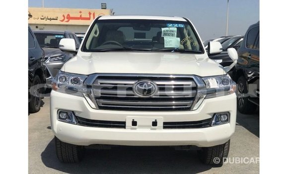 Buy Import Toyota Land Cruiser White Car in Import - Dubai in Region of Bouenza Buy Import Toyota Land Cruiser White Car in Import - Dubai in Region of Bouenza