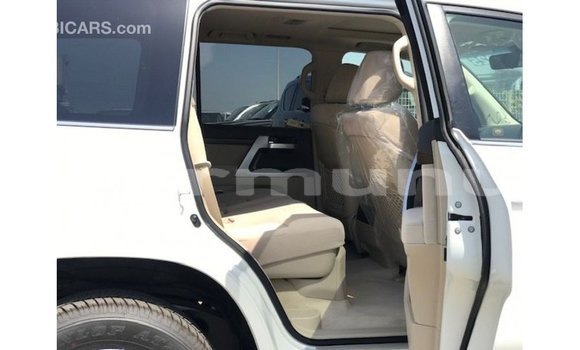 Buy Import Toyota Land Cruiser White Car in Import - Dubai in Region of Bouenza Buy Import Toyota Land Cruiser White Car in Import - Dubai in Region of Bouenza