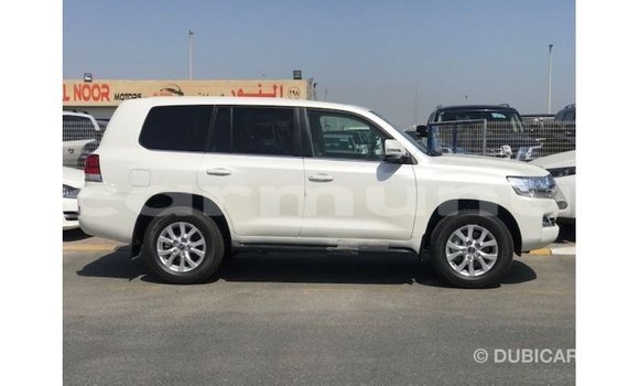 Buy Import Toyota Land Cruiser White Car in Import - Dubai in Region of Bouenza Buy Import Toyota Land Cruiser White Car in Import - Dubai in Region of Bouenza