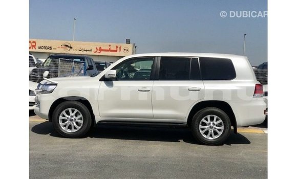 Buy Import Toyota Land Cruiser White Car in Import - Dubai in Region of Bouenza Buy Import Toyota Land Cruiser White Car in Import - Dubai in Region of Bouenza