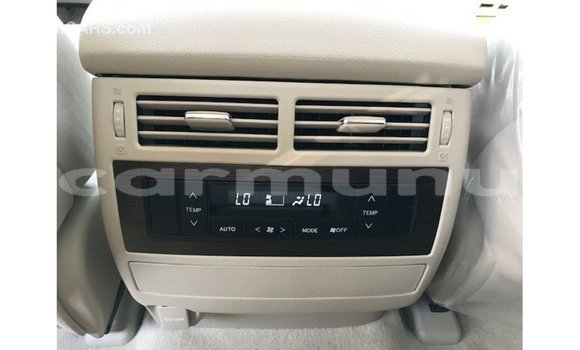 Buy Import Toyota Land Cruiser White Car in Import - Dubai in Region of Bouenza Buy Import Toyota Land Cruiser White Car in Import - Dubai in Region of Bouenza