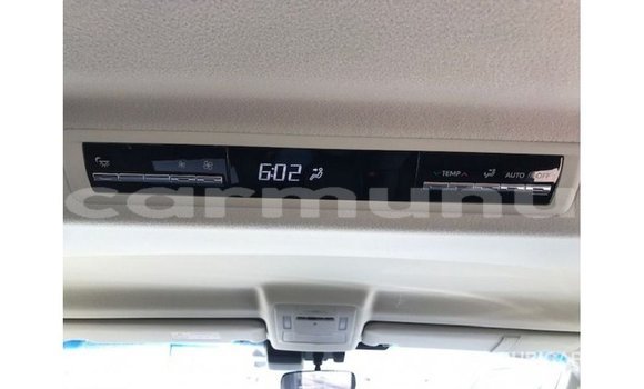 Buy Import Toyota Granvia White Car in Import - Dubai in Region of Bouenza Buy Import Toyota Granvia White Car in Import - Dubai in Region of Bouenza