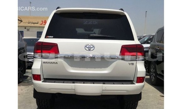 Acheter Import Voiture Toyota Land Cruiser Blanc à Import - Dubai, Région de la Bouenza Acheter Import Voiture Toyota Land Cruiser Blanc à Import - Dubai, Région de la Bouenza