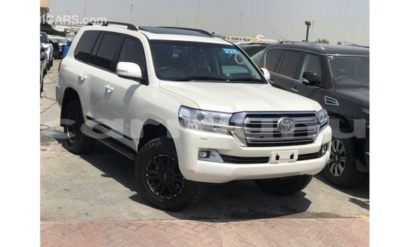 Acheter Import Voiture Toyota Land Cruiser Blanc à Import - Dubai, Région de la Bouenza Acheter Import Voiture Toyota Land Cruiser Blanc à Import - Dubai, Région de la Bouenza