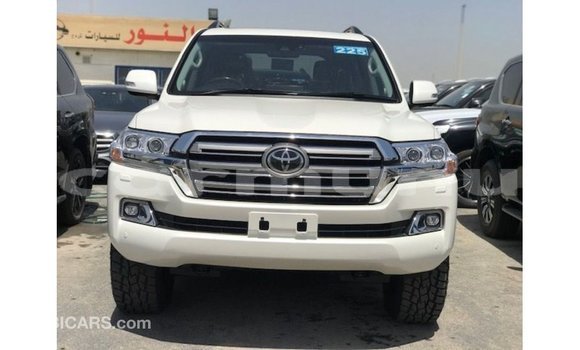 Acheter Import Voiture Toyota Land Cruiser Blanc à Import - Dubai, Région de la Bouenza Acheter Import Voiture Toyota Land Cruiser Blanc à Import - Dubai, Région de la Bouenza