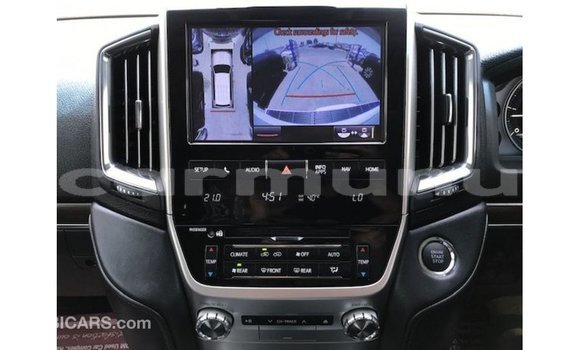 Acheter Import Voiture Toyota Land Cruiser Blanc à Import - Dubai, Région de la Bouenza Acheter Import Voiture Toyota Land Cruiser Blanc à Import - Dubai, Région de la Bouenza