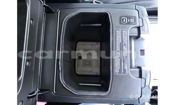 Acheter Import Voiture Toyota Land Cruiser Blanc à Import - Dubai, Région de la Bouenza Acheter Import Voiture Toyota Land Cruiser Blanc à Import - Dubai, Région de la Bouenza