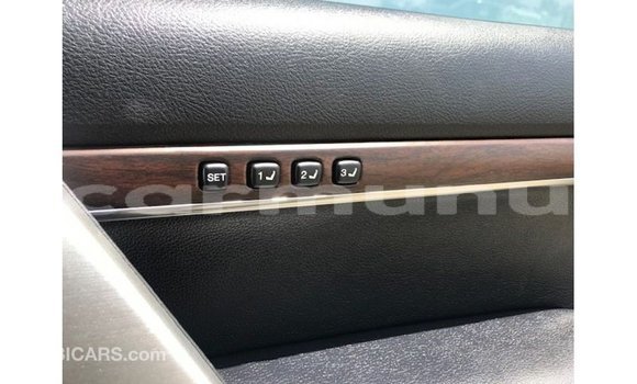 Acheter Import Voiture Toyota Land Cruiser Blanc à Import - Dubai, Région de la Bouenza Acheter Import Voiture Toyota Land Cruiser Blanc à Import - Dubai, Région de la Bouenza