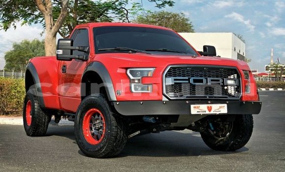 Acheter Import Voiture Ford Club Wagon Rouge à Import - Dubai, Région de la Bouenza