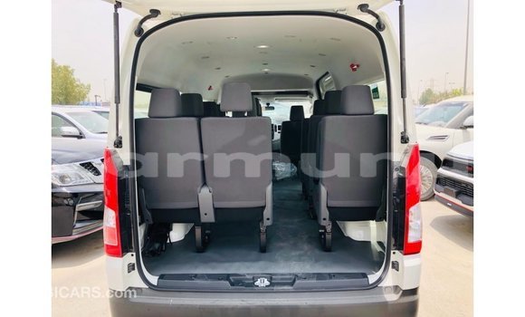 Acheter Import Voiture Toyota Hiace Blanc à Import - Dubai, Région de la Bouenza Acheter Import Voiture Toyota Hiace Blanc à Import - Dubai, Région de la Bouenza