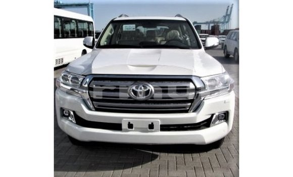Acheter Import Voiture Toyota Land Cruiser Blanc à Import - Dubai, Région de la Bouenza Acheter Import Voiture Toyota Land Cruiser Blanc à Import - Dubai, Région de la Bouenza