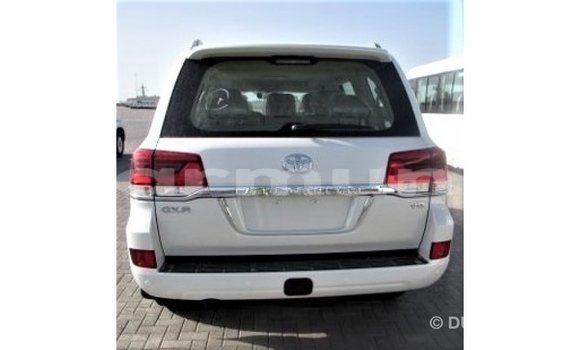 Acheter Import Voiture Toyota Land Cruiser Blanc à Import - Dubai, Région de la Bouenza Acheter Import Voiture Toyota Land Cruiser Blanc à Import - Dubai, Région de la Bouenza