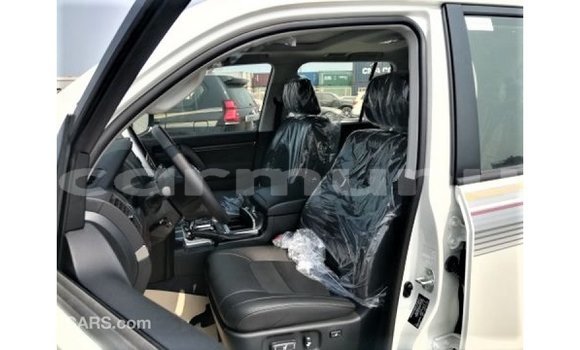 Acheter Import Voiture Toyota Land Cruiser Blanc à Import - Dubai, Région de la Bouenza Acheter Import Voiture Toyota Land Cruiser Blanc à Import - Dubai, Région de la Bouenza