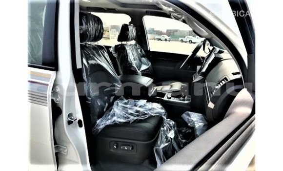 Acheter Import Voiture Toyota Land Cruiser Blanc à Import - Dubai, Région de la Bouenza Acheter Import Voiture Toyota Land Cruiser Blanc à Import - Dubai, Région de la Bouenza