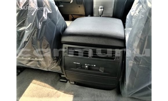 Acheter Import Voiture Toyota Land Cruiser Blanc à Import - Dubai, Région de la Bouenza Acheter Import Voiture Toyota Land Cruiser Blanc à Import - Dubai, Région de la Bouenza