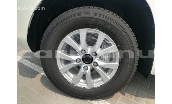 Acheter Import Voiture Toyota Land Cruiser Blanc à Import - Dubai, Région de la Bouenza Acheter Import Voiture Toyota Land Cruiser Blanc à Import - Dubai, Région de la Bouenza