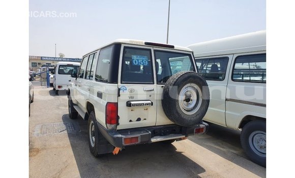 Acheter Import Voiture Toyota Land Cruiser Blanc à Import - Dubai, Région de la Bouenza Acheter Import Voiture Toyota Land Cruiser Blanc à Import - Dubai, Région de la Bouenza