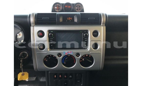 Acheter Import Voiture Toyota FJ Cruiser Blanc à Import - Dubai, Région de la Bouenza Acheter Import Voiture Toyota FJ Cruiser Blanc à Import - Dubai, Région de la Bouenza