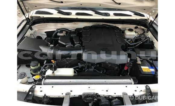 Acheter Import Voiture Toyota FJ Cruiser Blanc à Import - Dubai, Région de la Bouenza Acheter Import Voiture Toyota FJ Cruiser Blanc à Import - Dubai, Région de la Bouenza