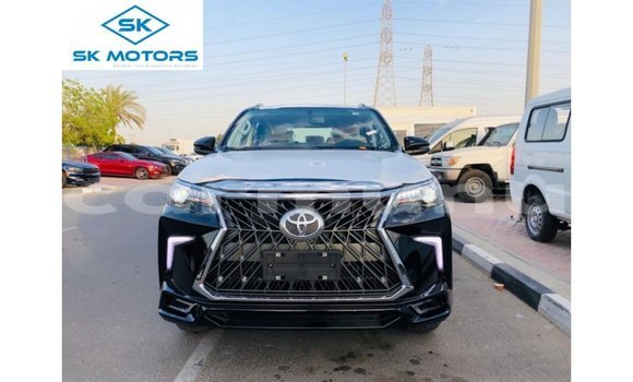 Acheter Import Voiture Toyota Fortuner Noir à Import - Dubai, Région de la Bouenza