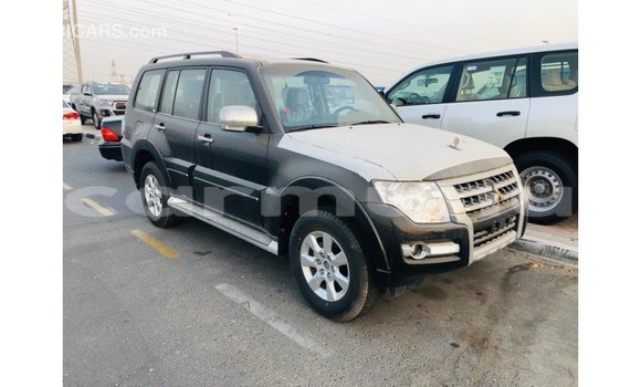 Acheter Import Voiture Mitsubishi Pajero Noir à Import - Dubai, Région de la Bouenza Acheter Import Voiture Mitsubishi Pajero Noir à Import - Dubai, Région de la Bouenza
