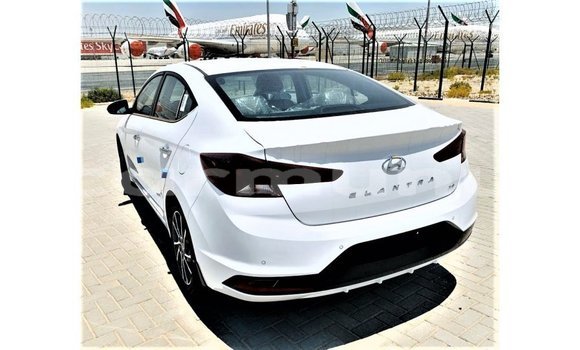 Acheter Import Voiture Hyundai Elantra Blanc à Import - Dubai, Région de la Bouenza Acheter Import Voiture Hyundai Elantra Blanc à Import - Dubai, Région de la Bouenza