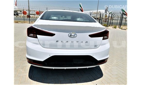 Acheter Import Voiture Hyundai Elantra Blanc à Import - Dubai, Région de la Bouenza Acheter Import Voiture Hyundai Elantra Blanc à Import - Dubai, Région de la Bouenza