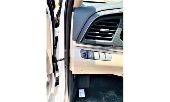 Acheter Import Voiture Hyundai Elantra Blanc à Import - Dubai, Région de la Bouenza Acheter Import Voiture Hyundai Elantra Blanc à Import - Dubai, Région de la Bouenza
