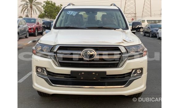 Buy Import Toyota DA White Truck in Import - Dubai in Region of Bouenza Buy Import Toyota DA White Truck in Import - Dubai in Region of Bouenza