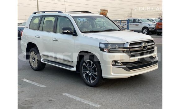 Buy Import Toyota DA White Truck in Import - Dubai in Region of Bouenza Buy Import Toyota DA White Truck in Import - Dubai in Region of Bouenza